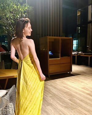 Angel Wang Instagram - 2024/02/29
這組照片是要等四年後的回顧！
拿起一年前的出國照回味一下🤍
#第二張是連上個車在兇什麼