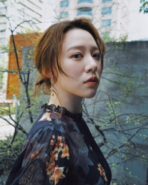 Angel Wang Instagram - 🤍
連假最後一天 我也要發完了！
Hair Stylist / @yun331 @driven.by
Make Up / @backstage_aga @backstage_makeup
Outfit / @allsaintstaiwan @allsaints_style 
Photographer / @tristashen
#AllSaintsTaiwan