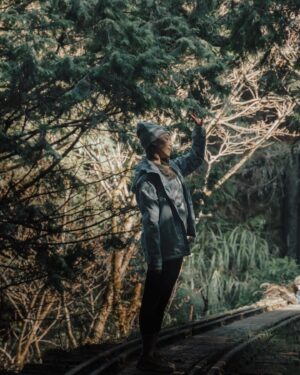 Angel Wang Instagram - ⛰️
年前最後一次的戶外活動-眠月線
第一次爬山野營的我 一開始就是既期待又怕受傷害
而這次還剛好遇到寒流來襲 半夜是0度！！！
上山遇到下雨時候內心真是充滿⭕️❌💢❗️❕❓❔⁉️😭
特別感謝在最後一刻支援我的北臉 @thenorthface_tw 
一件防潑水防風外套和一件抓絨外套外加我的發熱衣
就足以抵擋這波寒流！讓我安全下山🤍
📷： @__alexzheng__  @taiwan36888 
#眠月線
#thenorthface