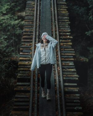 Angel Wang Instagram - ⛰️
年前最後一次的戶外活動-眠月線
第一次爬山野營的我 一開始就是既期待又怕受傷害
而這次還剛好遇到寒流來襲 半夜是0度！！！
上山遇到下雨時候內心真是充滿⭕️❌💢❗️❕❓❔⁉️😭
特別感謝在最後一刻支援我的北臉 @thenorthface_tw 
一件防潑水防風外套和一件抓絨外套外加我的發熱衣
就足以抵擋這波寒流！讓我安全下山🤍
📷： @__alexzheng__  @taiwan36888 
#眠月線
#thenorthface