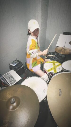 Angel Wang Instagram - 2024第一個新技能 期待一下我練哪首歌🥁