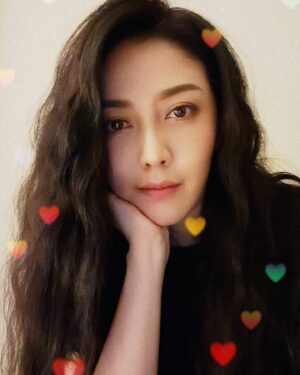 Angel Han Instagram - 沒什麼……就是自拍一下😁