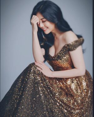Angel Han Instagram - 這就是我現在的心情😊YA～收工了！🎉可以買炸雞吃了😆