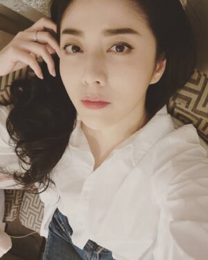 Angel Han Instagram - 覺得現在有點……微餓……😜😜😜