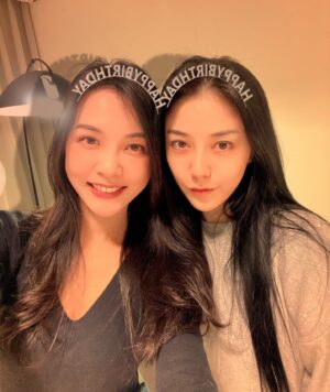 Angel Han Instagram - 謝謝何蓓蓓😘😘😘 @bugssapphire 
生日文請看上篇😆
這就是過敏素顏，還被逼一直拍照的其中一張～感謝美顏大神😜