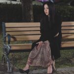 Angel Han Instagram - 等待拍攝的發呆🤭～ 謝謝我們劇組的側拍小能手😘