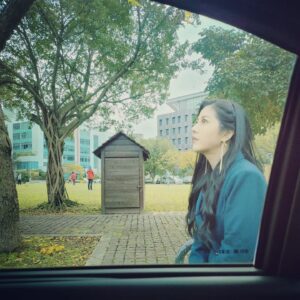 Angel Han Instagram - 嗯。我睜大眼睛在發呆😶