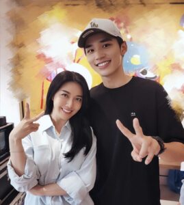 Angel Han Instagram - 謝謝你來探我的班～好驚喜好感動啊🥰🥰🥰 品澔，期待我們再合作喔！@boriswang_