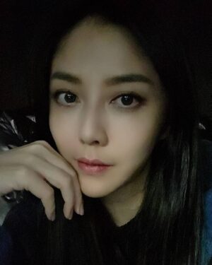 Angel Han Instagram - 嗯。我出現（出門）了。😆
