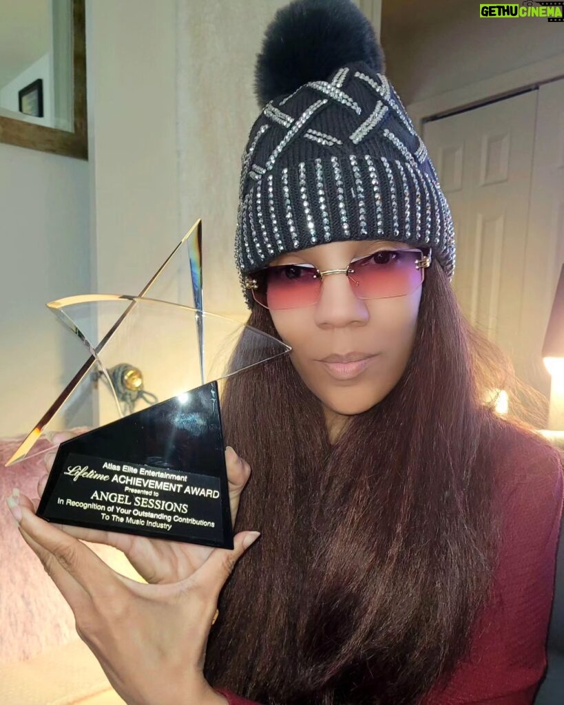 Angel Sessions Instagram - I want to thank my team, @rodatlas69 Rodney Crews and Demetrius Guidry, at Atlas Elite Entertainment for this Life Time Achievement Award! It's an honor and privilege. Thank you for rocking with me and for your support in my music career and musiccal journey 🩷You are appreciated 💛 @itsjustdella @harveymasonjr @s.d.mack @theonlyjasonlee @keepitrealradioontheriseshow @mr_cool_rashad #awardwinning #musichits