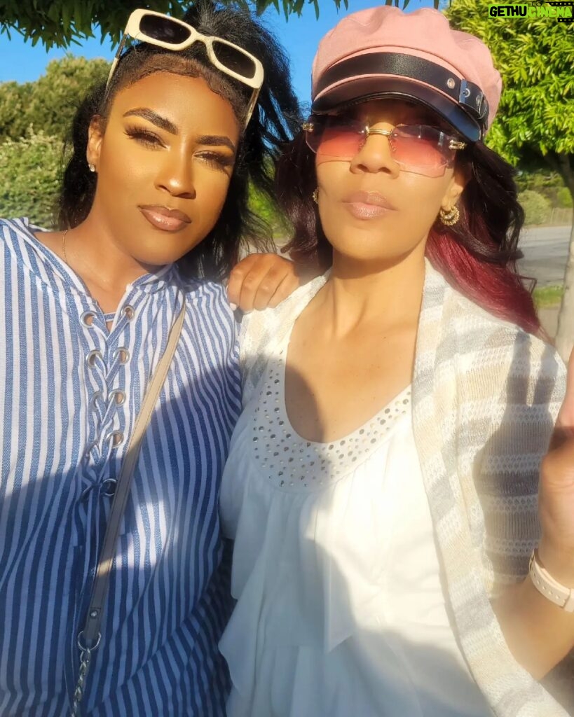 Angel Sessions Instagram - Me and my babygirl Shardella @itsjustdella 💕 A wonderful Mother's Day I had with her. #cherisheverymoment #mothersday