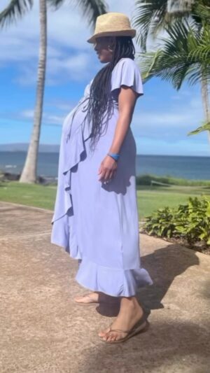 Angela Lewis Instagram - Out of office! 🏝️ babymooning with B, @j.mallory.mccree and baby ✨🌸 #islandvibes #hawaiistagram #babymoon