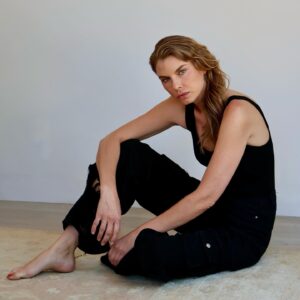 Angela Lindvall Instagram - Feeling the growth! I know the closest people in my life are aware that the last couple years have been pretty tough! Everything is relative to each individual, but one thing is for sure, you can’t avoid growth and change. Sometimes it’s challenging. Yet when we come on the other side of it, we experience all the ways in which we have improved. It’s a journey being a human being. At the same time, we are so much more than just these physical vessels. I’m ready to get on the horse and ride into the sunset! Xx 💋