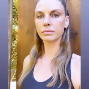 Angela Lindvall Instagram - Time to start warrior training! It is essential especially in these times for us to take time daily to connect. To charge ourselves with life force energy. To clear our minds of neurotic thought patterns. To move our bodies. To connect with source energy. Part of being human is dealing with challenge. We have to condition ourselves and become like warriors to turn challenge into victory! Watch my Instagram story to see my daily practice.

check out my yoga and meditation videos @peacebeginsinme 

#warrior #training #connect #dailypractice #meditation #yoga #movement