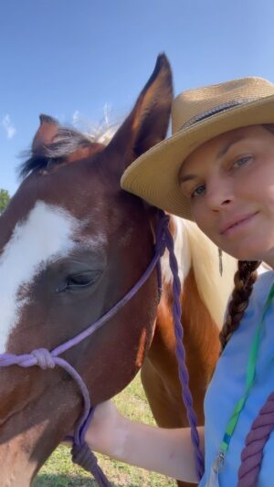 Angela Lindvall Instagram - I’m grateful for my mentorship job @ohfkids. Equine therapy, or horse therapy, is a therapeutic modality that utilizes a horse’s unique traits and sensitivities to help people dealing with a variety of challenges in both emotional and physiological aspects of life.