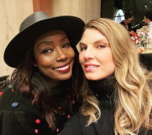 Angela Lindvall Instagram - Such a lovely holiday evening hosted by @gwynethpaltrow for @goop with my dearest @divinemsmarieme
We got all kinds of nice gifts. Some of them naughty and some of them nice 😉 Thank You 🙏🏻 
✨🎄✨
#GLabelbygoop 
#agoopholiday