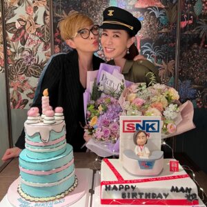 Angela Tong Instagram - Kiss kiss Birthday Man姐！#bestbirthdaypartyever #7sis #fasttimes #happybirthdaySheh #七姊妹