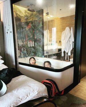 Angela Tong Instagram - Everyone loves Staycation! @hongkongoceanparkmarriott #redpandathemeroom Pool time, park time, breakfast buffet and our favourite room service dinner! We especially love the big bathtub.
@hkoceanpark #SustainableHotel #CityOasis #HKOceanParkMarriott #alyssakassidy #weekendaway #familytime