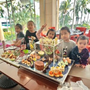 Angela Tong Instagram - Sleeping under the stars ✨ @hkgoldcoasthotel #hkgoldcoasthotel #familystaycationtime #happyholidays #goldcoasthotel #親子活動 #香港黃金海岸酒店 #staycationhongkong 
#GlampingRoom #stargazing #ThemedTeaSet #星夜露營主題套房 #觀星 #主題下午茶 #alyssakassidy @yogachung #besties #allgirls #ilovehongkong