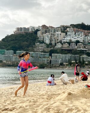 Angela Tong Instagram - Our Saturday @Repulse Bay Beach #chillin #alyssakassidy #sunfunandnothingtodo