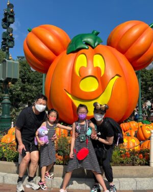Angela Tong Instagram - Here we go again! #HKDisneyland #DisneyHalloweenTime #ShowYourWickedSide #Momentous 
#TheMostMagicalShowOnEarth #alyssakassidy #familytime #ilovehongkong