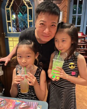 Angela Tong Instagram - Here we go again! #HKDisneyland #DisneyHalloweenTime #ShowYourWickedSide #Momentous 
#TheMostMagicalShowOnEarth #alyssakassidy #familytime #ilovehongkong