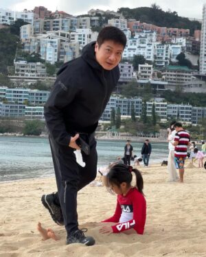 Angela Tong Instagram - Our Saturday @Repulse Bay Beach #chillin #alyssakassidy #sunfunandnothingtodo