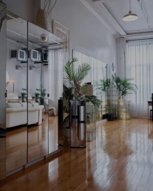 Angela Trimbur Instagram - Moved to NY with 3k in the bank and a determined plan to create a whole new life and home and become a dance teacher and get this sexy 80s dream loft i envisioned and then it was featured in @dwellmagazine so now it’s imortalized and now I can move jk but not really bc I do think I wanna be closer to nature now

written by: @jinniesunlee 
photography by: @sashafoto 
For @dwellmagazine