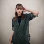 Angela Mei Instagram - #ゼロイチ褒め 収録でした はーゲラゲラ笑った。おもしろかった 今回は緑色🫑 5月って深い緑のイメージある 月ごとにイメージカラーってあるよね そうそれ