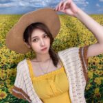 Angela Mei Instagram – 🌻

人生で1回はひまわり畑行ってみたいよなあ
ベタな感じで白いワンピースと麦わら帽で︎︎☺︎