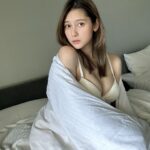 Angela Mei Instagram – 本日9月27日発売の
『グラビアザテレビジョン vol.68』に掲載されています︎︎☺︎
初登場ですー！！

久しぶりの紙面のお仕事だぁ！
「もしもアンジェラ芽衣がCAのお仕事をしていたら」というシチュエーションで撮っていただきました！
初、本格的なCAさんの衣装着るの楽しすぎた…！！！！
表紙は同じ事務所の天羽希純が目印🥰

初CAさん衣装、そして久しぶりの水着のお仕事でした！みてねーっ！！

#Gテレ @g_tele