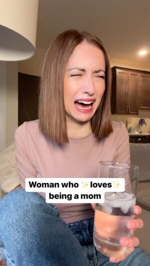 Angela Petruzziello Instagram - 🤪
#comedy #momlife #moms #motherhood