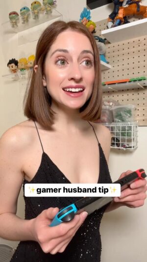 Angela Petruzziello Instagram - Gamer Husband Tip ✨new years✨ edition 
gamer husband voice by @randyramosjr 
#comedy #gaming #gamer