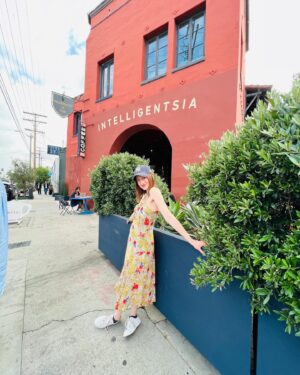 Angela Petruzziello Instagram - @marjoryehenry trying to make me look vibey ✨