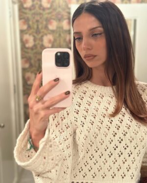 Angela Sarafyan Instagram - Goodnight ✨🪐💫