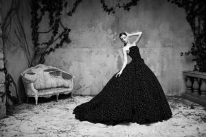Angela Sarafyan Instagram - EMMY’s!  This time last year ... Foto: @robertascroft  @csiriano #emmymagazine #throwback  2018 🖤