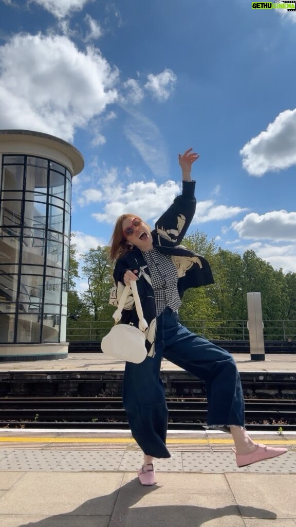 Angela Scanlon Instagram - Sun is FINALLY out & she’s ready for it!! Wait for the end. It’s the most “me” I’ve ever been - never regret committing to the bit ✌🏻 shout out to @ollyalexanderr if you need backing dancers for your big night I’m warming up!