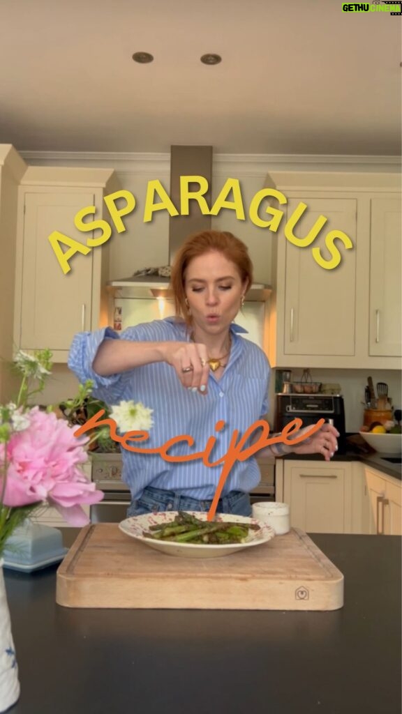 Angela Scanlon Instagram - She’s in her airfryer era & not ashamed!! It’s asparagus season and this little bad boy of a recipe has been my hyper fixation for the last few weeks and I can’t gatekeep any longer tbh. Lathered in butter (need I say more?) and sprinkled with sesame seeds and she’s good to go. Doubles up as a means to impress your friends with a small plate situation or a new fave snack - whatever your heart desires! ENJOY X. Would you try this?!