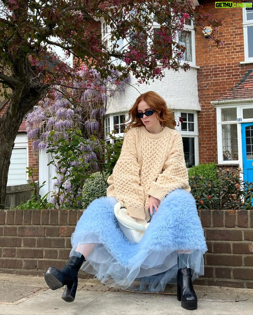 Angela Scanlon Instagram - My dad asked if my 2 year old dressed me in borrowed clothes. Rude, but also I think this means I nailed the look 😂 is this a HIT (also hot but mostly because it’s a jumper) OR MISS?!