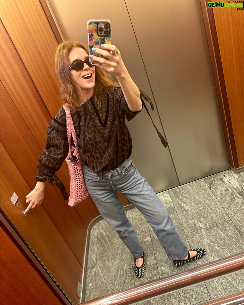 Angela Scanlon Instagram - 1. A lift selfie coz 2013 2. My weekend radio view @virginradiouk 3. Sharing THE BEST news 4. A puppy @drkarendoherty 🖤 5. Girls in garden hanging upside down 6. A big mug & 5 mins peace 7. Cover shoot tears 8. @joleneredchurch pastries & coffee deliver for @publicfarmhouse 9. Her reading to me nightly 🙏🏻 @lauraleedockrill new book & @wearetbco stripes 10. Walnut oil & tulips May?!