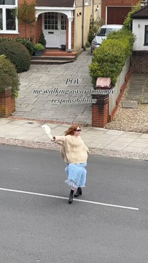 Angela Scanlon Instagram - Suns out but I don’t trust it so I’m definitely wearing a giant Aran knit and sweating 💦 

I’m off to a hen do. If anyone has access to parecetamol ice-cream for the morning. Call me ☎️ 

What are you up to?!