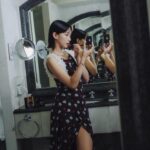 Angela Yuen Instagram - 金像獎的意義在提醒著你 世界也許不會懲罰夢想的 所有得獎者的感言不是浮華的辭藻，而是larger than human的、真實的血跟汗 感謝 CHANEL 的頂級珠寶、禮服、彩妝和香水 你們從當年還沒有任何成績的我一直支持至今天 賦予我勇氣成為一個自由的表演者 ❤️‍🔥 是晚充充電，然後便要繼續往前！！ @chanelofficial @chanel.beauty #CHANELHighJewelry #CHANELWatches #CHANELFragrance #CocoMademoiselle