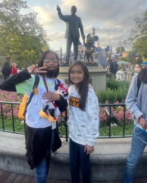 Angelee Vera Instagram - I’m so grateful for moments like this. Thank you all for your support!!!!!🥰🥰🥰🥰🥰🥰