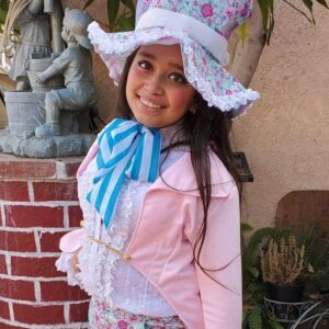 Angelee Vera Instagram - Had a blast today, my auntie/godmother @day4284 arranged it so we would have a private and safe trick-or-treat . She set up separate theme stations with my tios @chilo_07 ,@jlkal_el , @v_lizz, @cheli1982 . Thanks to my parents @merikvera and @verasgeneralbuilding for the awesome dinner. Overall it turned out to be awesome and all thanks for my Tia @day4284 going above and beyond to make it an extra special Halloween..
.
Costumes handmade by @raquels_costumes , she is always making amazing costumes.
.
#halloween #halloween2020 #costumes #handmadecostume #dharmannactors #actress #blessed #sisters #cousins #quarantinelife #angeleemerikvera #amv