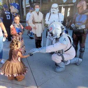 Angelee Vera Instagram - Enjoying Star Wars night at the #dodgerstadium .
.
#havingfun 
#starwars 
#actress 
#actor
#dharmannactors 
#dharmannfam 
#dharmann 
#gododgers 
#blessed 
#chewbacca 
#childofgod 
#losangeles 
#baseball 
#seasonholder