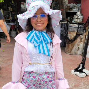 Angelee Vera Instagram - Had a blast today, my auntie/godmother @day4284 arranged it so we would have a private and safe trick-or-treat . She set up separate theme stations with my tios @chilo_07 ,@jlkal_el , @v_lizz, @cheli1982 . Thanks to my parents @merikvera and @verasgeneralbuilding for the awesome dinner. Overall it turned out to be awesome and all thanks for my Tia @day4284 going above and beyond to make it an extra special Halloween..
.
Costumes handmade by @raquels_costumes , she is always making amazing costumes.
.
#halloween #halloween2020 #costumes #handmadecostume #dharmannactors #actress #blessed #sisters #cousins #quarantinelife #angeleemerikvera #amv