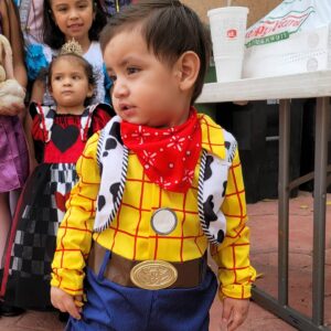Angelee Vera Instagram - Had a blast today, my auntie/godmother @day4284 arranged it so we would have a private and safe trick-or-treat . She set up separate theme stations with my tios @chilo_07 ,@jlkal_el , @v_lizz, @cheli1982 . Thanks to my parents @merikvera and @verasgeneralbuilding for the awesome dinner. Overall it turned out to be awesome and all thanks for my Tia @day4284 going above and beyond to make it an extra special Halloween..
.
Costumes handmade by @raquels_costumes , she is always making amazing costumes.
.
#halloween #halloween2020 #costumes #handmadecostume #dharmannactors #actress #blessed #sisters #cousins #quarantinelife #angeleemerikvera #amv