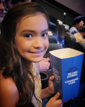 Angelee Vera Instagram - Throw back Thursday! At @dharmannstudios  premiere enjoying some delicious popcorn 🍿 😋  #dharmann #actress
