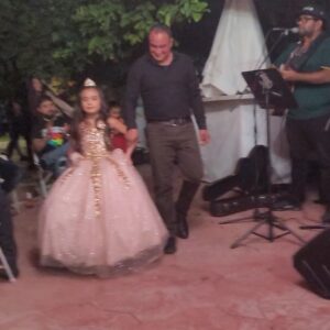 Angelee Vera Instagram - Daughter and daddy birthday dance 💃 💕. Love my daddy! 🥰👨.

#birthday #8yearsold #dance #daughteranddaddy #birthdayprincess #paristhemeparty #childofgod #angeleemerikvera #actress #model #dharmann