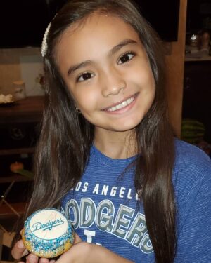 Angelee Vera Instagram - Yay we won! One more game💙🙏! Go Dodgers!!! Celebrating with these delicious Dodgers cupcakes 🧁 from @sugarfreeshack . Thank you tio @chilo_07 for bringing us these yummy cupcakes, you are the real MVP 🤗🤗🤗. 
.
#dodgers #gododgers #losangeles #onemorewin #WS2020 #worldseries #cupcakes #sugarfreeshack #actress #blessed #dharmannactors #dharmann #angeleemerikvera #amv